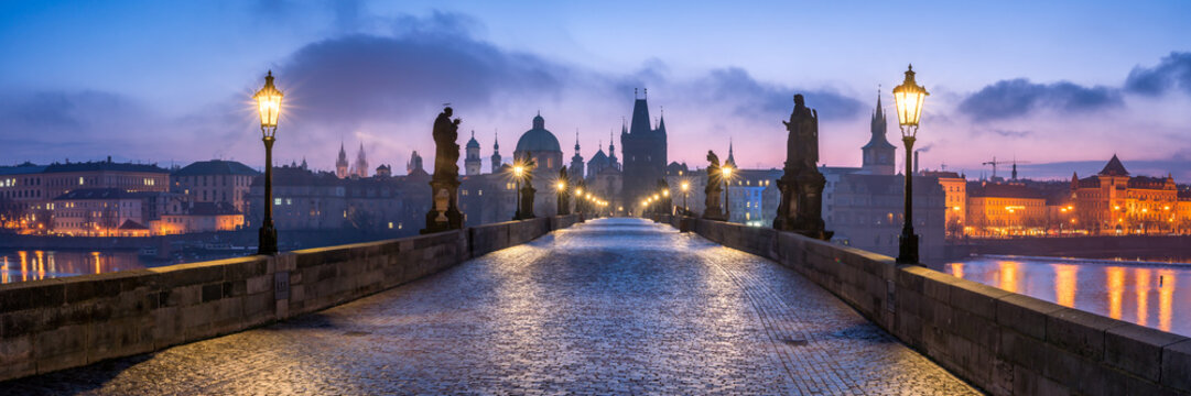 Panorama der Karlsbr&uuml;cke in Prag, Tschechische Republik