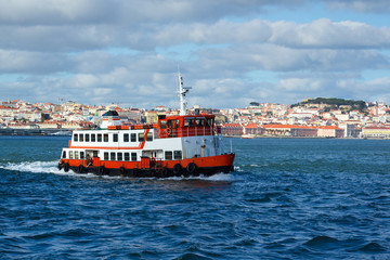 Obraz premium Bateau Baie du Tage Lisbonne