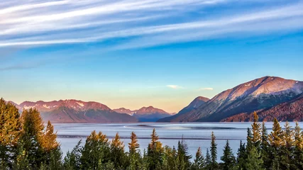 Gordijnen Stunning Alaskan Mountain Lake © flownaksala