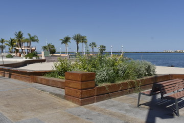 jardineras en plena playa