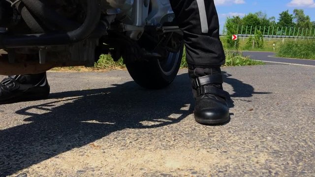 Motorcycle kickstand: Shows putting up and down of motorcycle kickstand Honda CBF 500