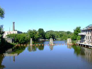 Obraz premium view of river in the city