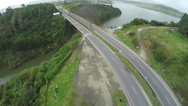 carretera puente autopista lago laguna agua paisaje natural cielo nube dobe carril autos calle monta&ntilde;a verde naturaleza  highway bridge motorway lake lagoon water landscape natural sky cloud dobe lane