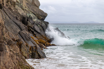 Fototapeta na wymiar Coumeenoole Beach Crashing Waves