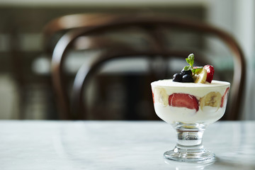 Fresh fruit yogurt 