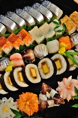 寿司./色々な寿司の盛り合わせです.