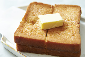 Toast with margarine 