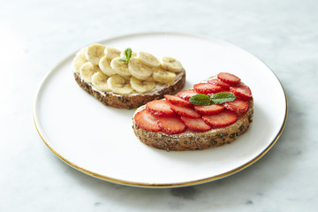 Fresh fruits baguette 