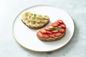 Fresh fruits baguette 