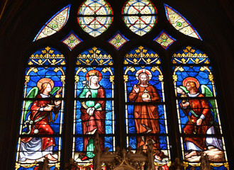 Vitrail du Christ et de la Vierge à l'église Saint-Germain l'Auxerrois à Paris, France