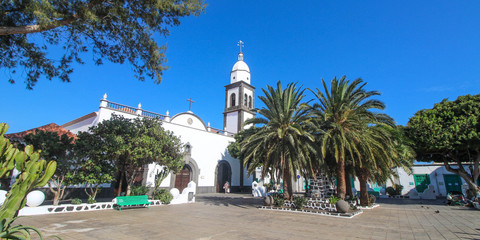 Fototapeta na wymiar Arrecife - Iglesia de San Gines / Lanzarote / Canaries ( Espagne )