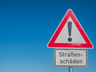 Achtung Straßenschäden