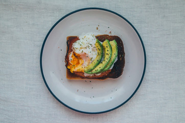 bread with egg and avocado