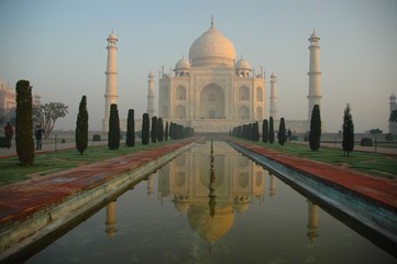 Fototapeta premium Taj Mahal at dawn, India, Rajasthan