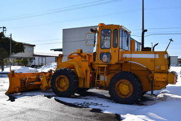 待機中の除雪車