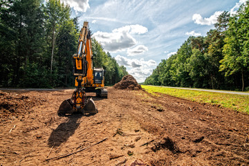bagger mit waldboden