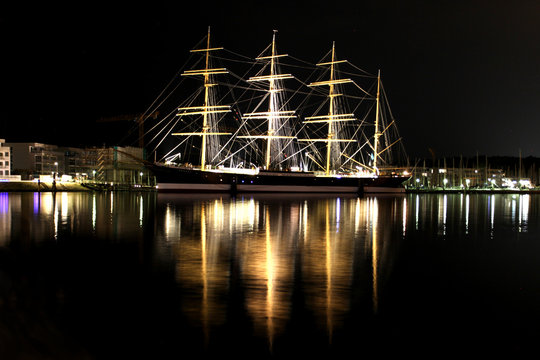 Segelschiff / Museumsschiff Passat im Hafen von Lübeck - Travemünde vor dem Yachthafen Priwall