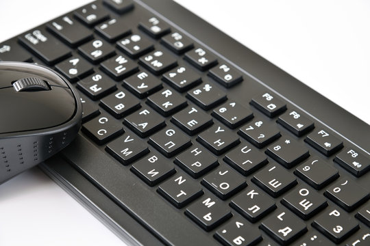 wireless mouse and keyboard with Russian and English letters