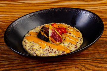 Porridge with quinoa