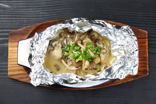 牡蠣とシメジのホイル焼き