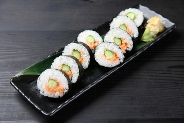 サーモン海苔巻き