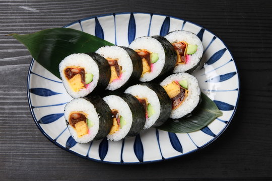 太巻き寿司 のストック写真 ロイヤリティフリーの画像 ベクター イラスト Adobe Stock
