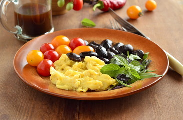 Simple black beans with scrambled eggs and vegetables
