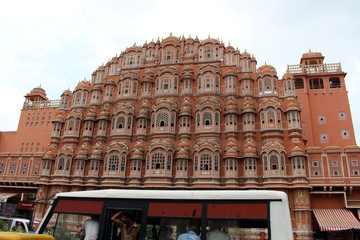 Fototapeta na wymiar The situation in front of Hawa Mahal, crowded of people and vehicles