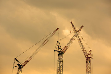 建設中のクレーン