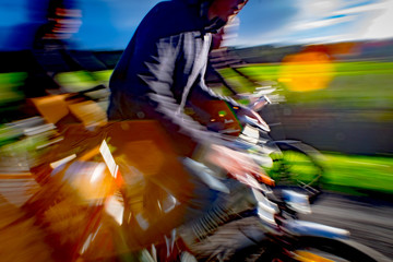 Fototapeta na wymiar Radfahrer in Bewegung