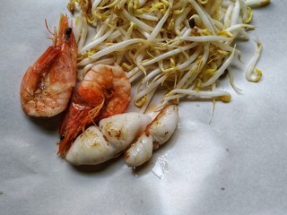 Deep fried shrimp with fried squid and fried clams