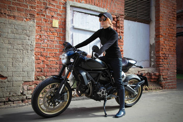 Woman and retro cafe racer motorcycle - obrazy, fototapety, plakaty