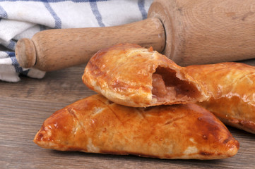 Chaussons aux pommes et rouleau à pâtisserie 