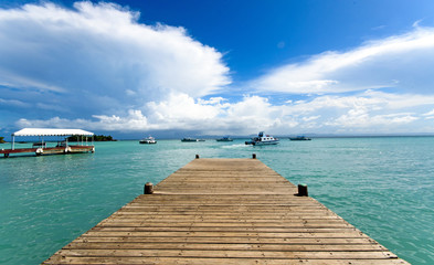 Fototapeta premium Traumurlaub auf Insel: Bootssteg in der Karibik (Samana / Cayo Levantado) :)