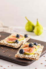 Multigrain crispread appetizer