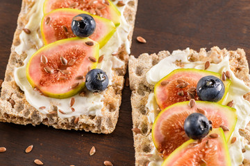 Multigrain crispread appetizer
