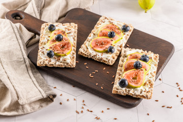 Multigrain crispread appetizer