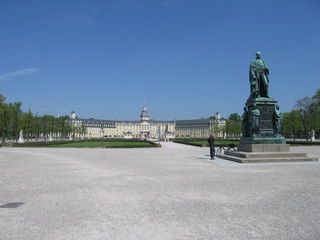 Denkmal Carl-Friedrich Großherzog von Baden vor Schloss Karlsruhe