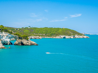 Obraz premium Apulia, Italy: View of the Arco di San Felice, caves and beach, south of Vieste