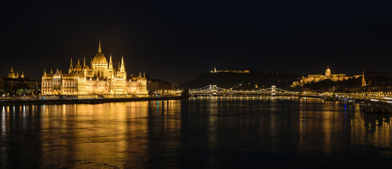 Fototapeta na wymiar Panorama of Buda Castle, Parliament and the Danube river, Budapest, Hungary