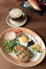  breakfast with fried eggs, chicken  and arugula salad
