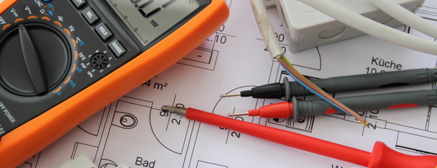 Multimeter mit einem Schaltplan 5