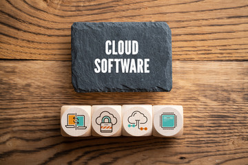 Symbole für Cloud Services auf Würfeln und Schriftzug 