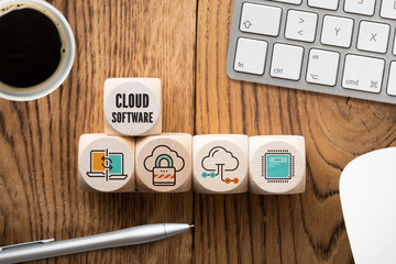Symbole für Cloud Services und Schriftzug 