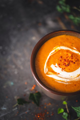 Soupe de Patate Douce, Carotte au Curry et Lait de Coco