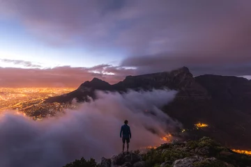 Crédence de cuisine en verre imprimé Montagne de la Table Hiker Table Mountain Cape Town