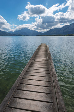 Langer Steg in am Ufer von Mondsee, Österreich © Sonja Birkelbach