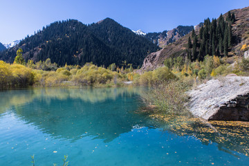 Fototapeta na wymiar clear water with mountans reflection in Issyk lake in Kazakhstan