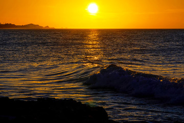 Naklejka premium Seascape during sunset sun and waves toning