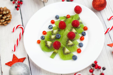 Kiwi Christmas tree - fun food idea for kids party or breakfast